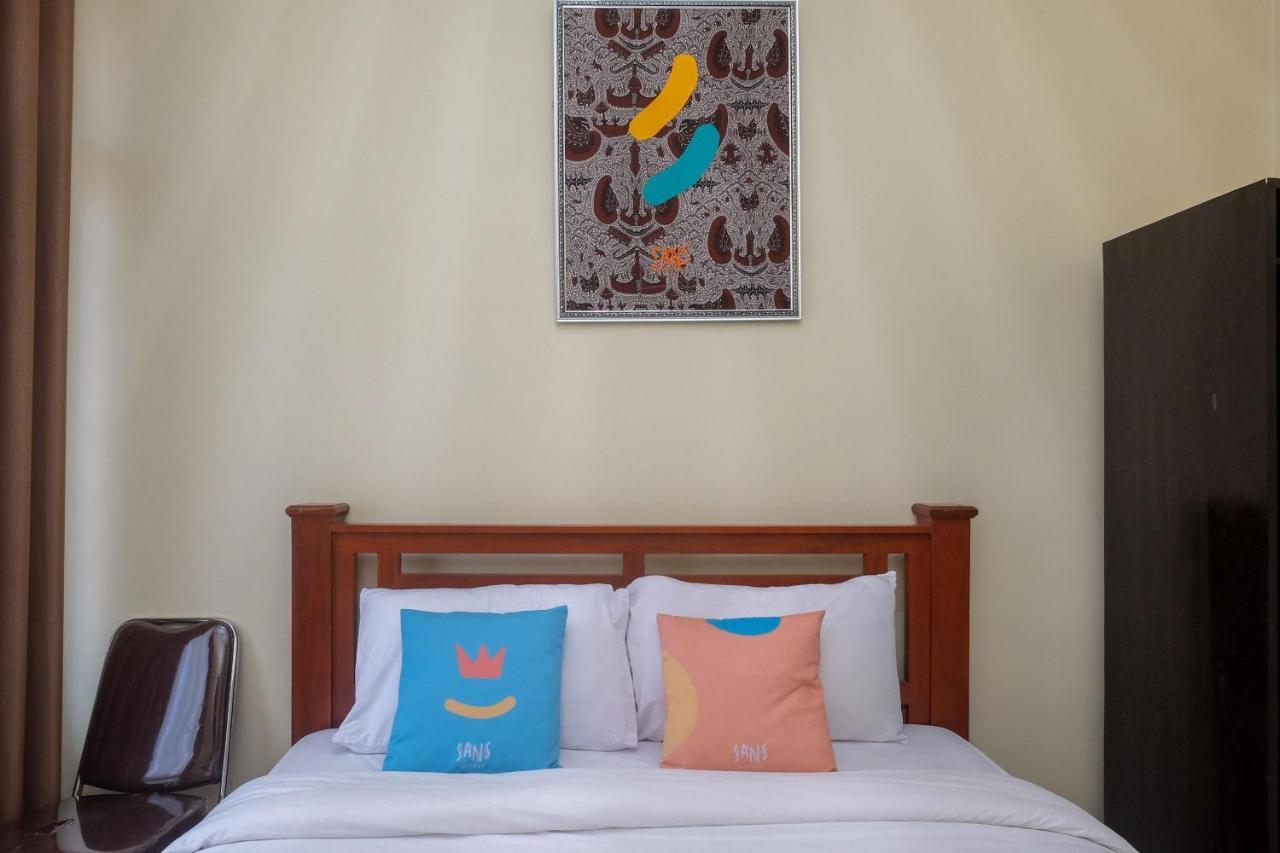 Sans Hotel Kumbang Yogyakarta By Reddoorz Esterno foto