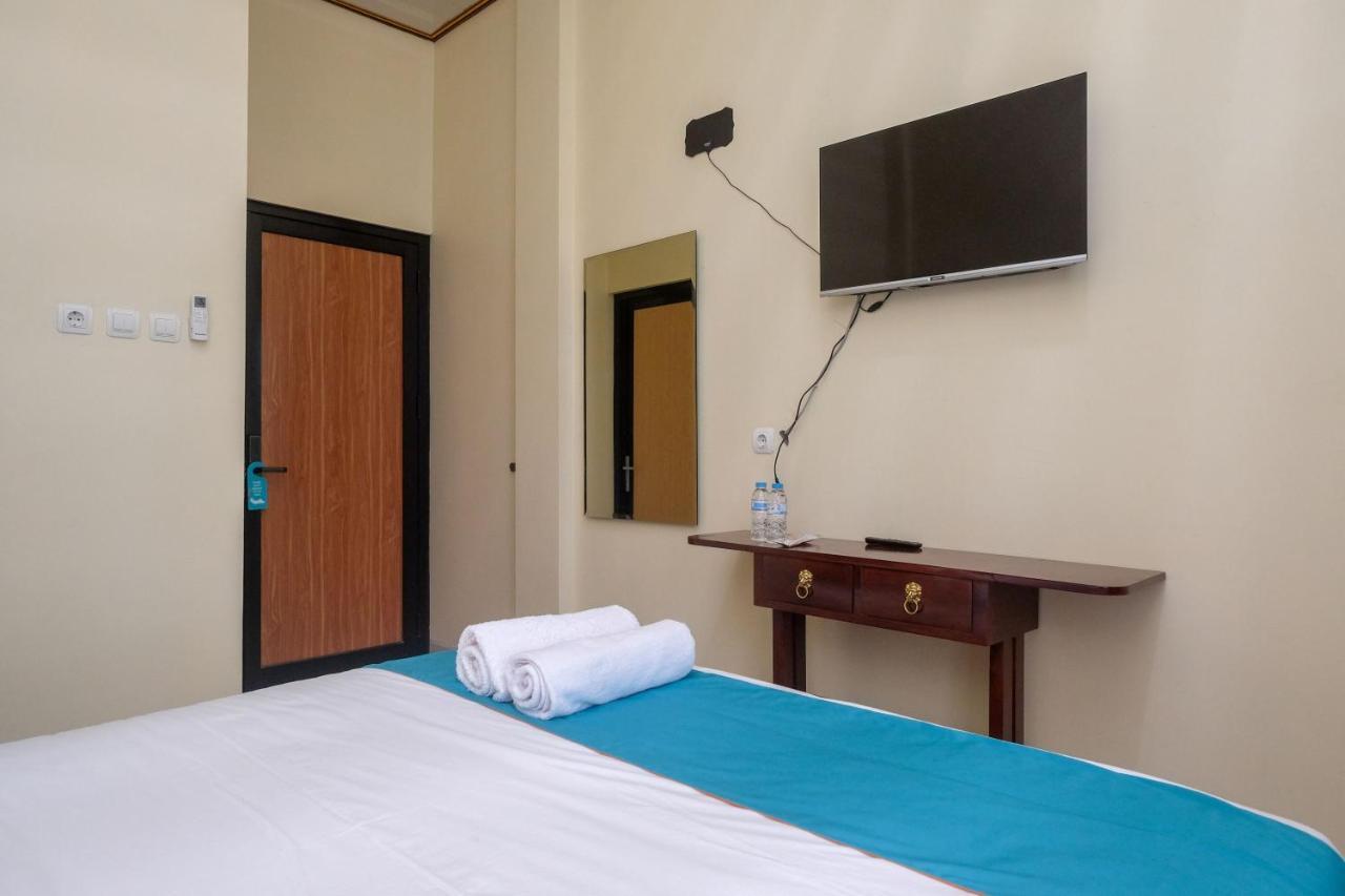 Sans Hotel Kumbang Yogyakarta By Reddoorz Esterno foto