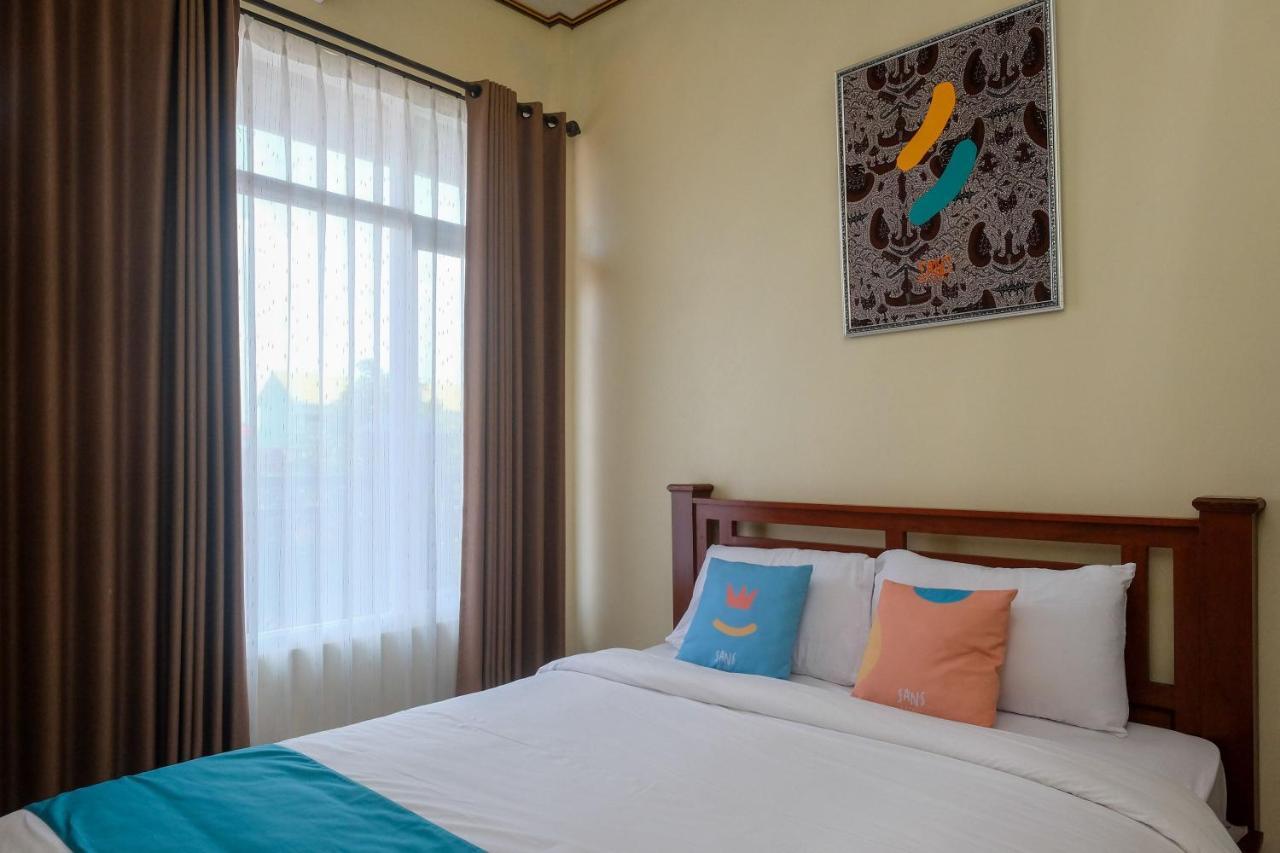 Sans Hotel Kumbang Yogyakarta By Reddoorz Esterno foto