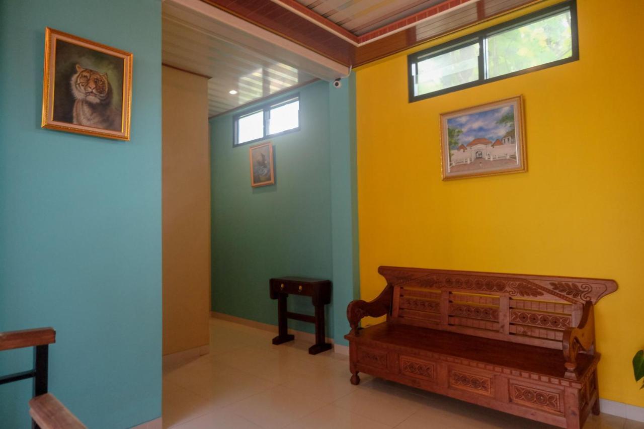 Sans Hotel Kumbang Yogyakarta By Reddoorz Esterno foto
