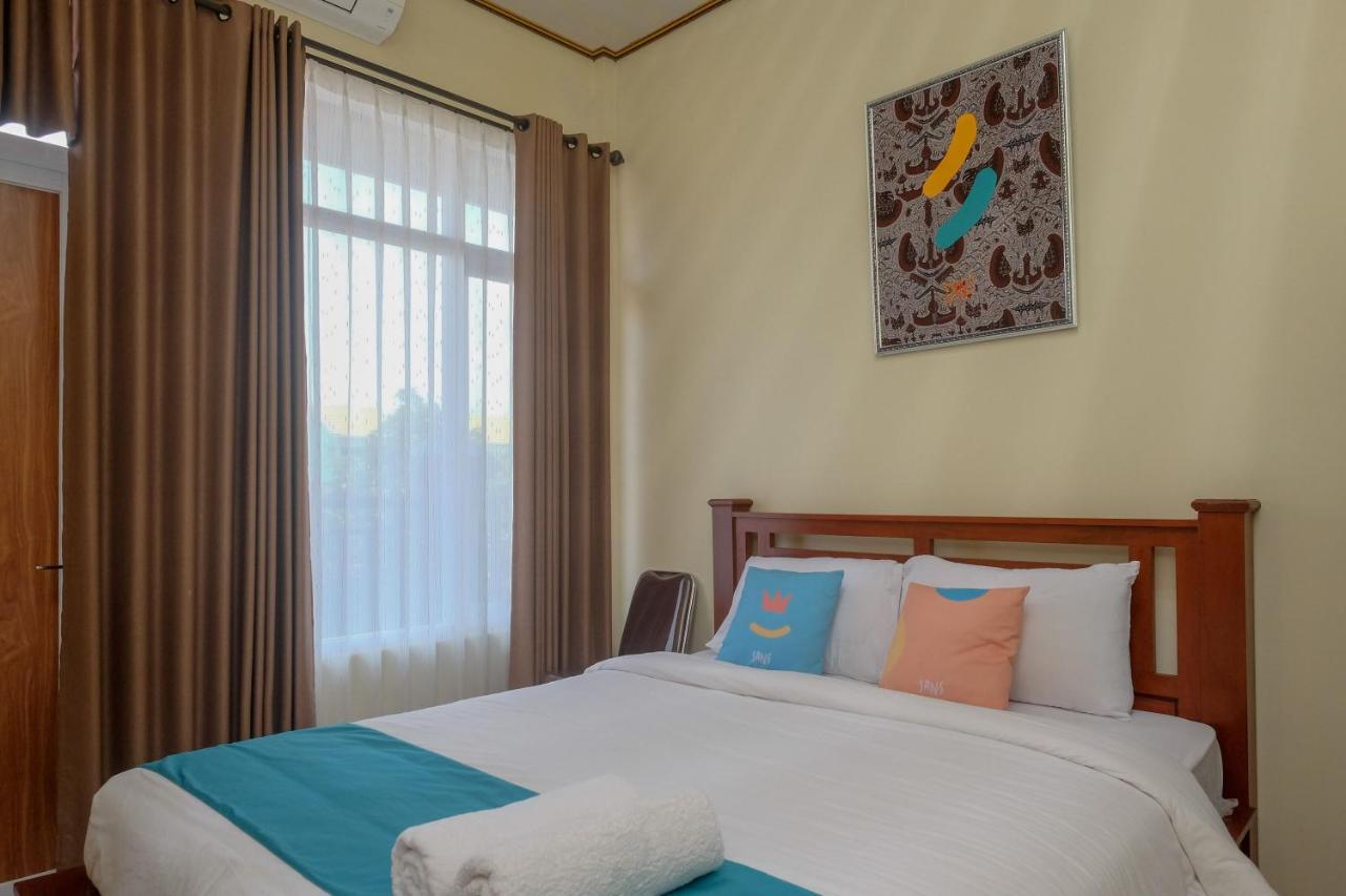 Sans Hotel Kumbang Yogyakarta By Reddoorz Esterno foto