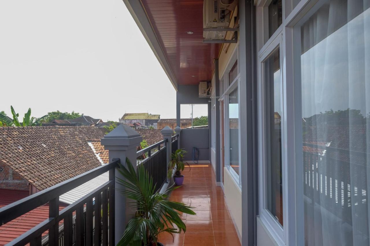 Sans Hotel Kumbang Yogyakarta By Reddoorz Esterno foto