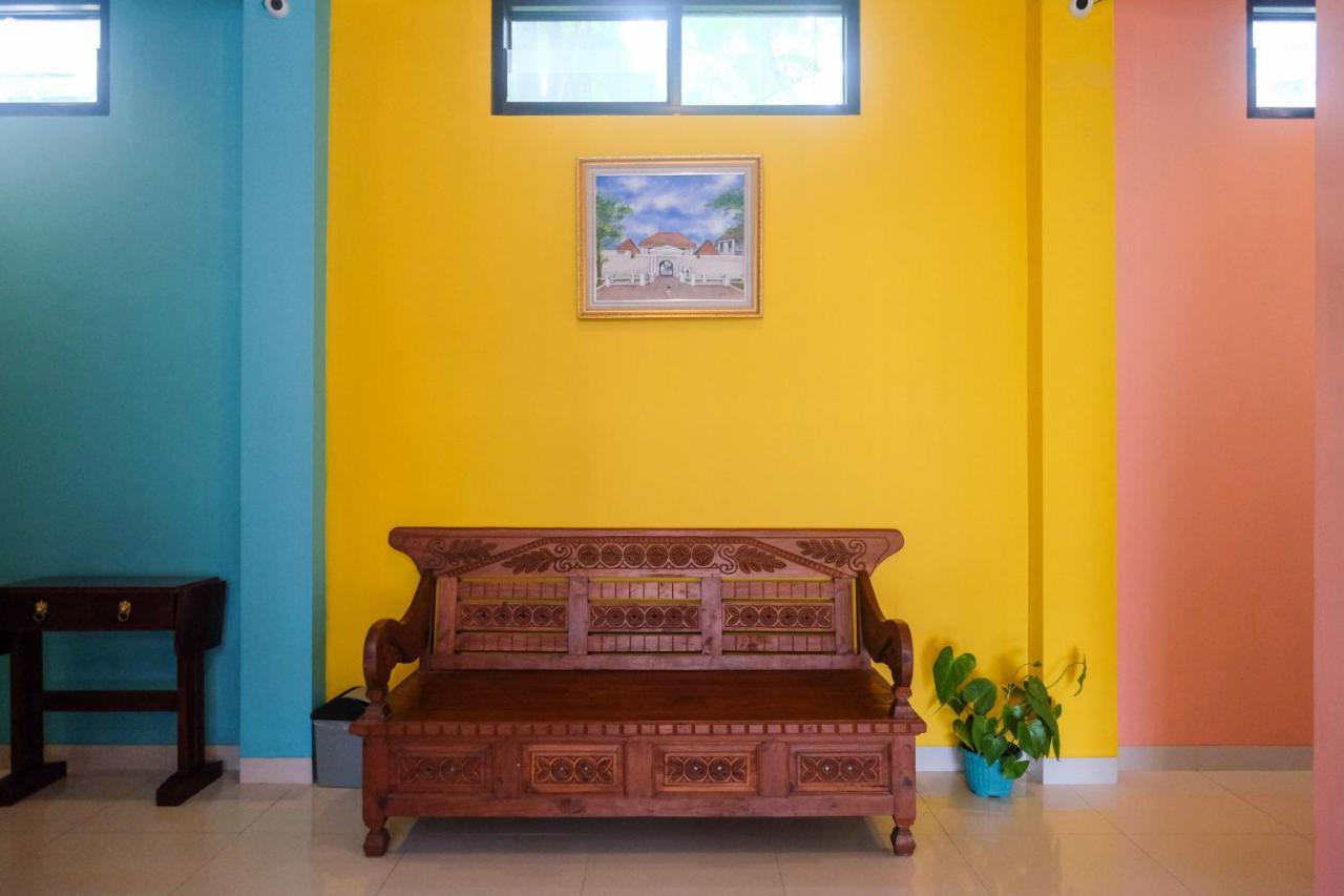 Sans Hotel Kumbang Yogyakarta By Reddoorz Esterno foto
