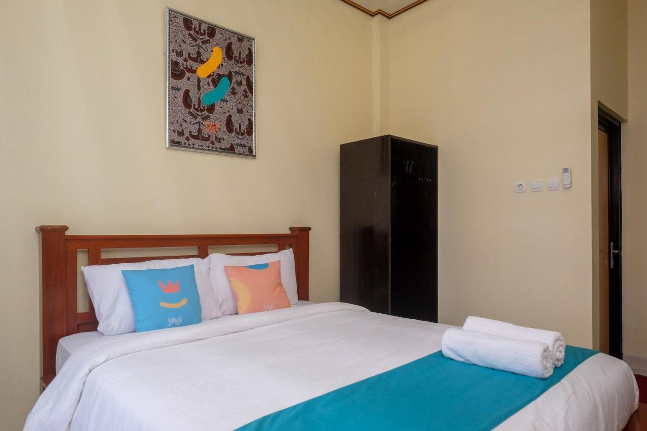 Sans Hotel Kumbang Yogyakarta By Reddoorz Esterno foto