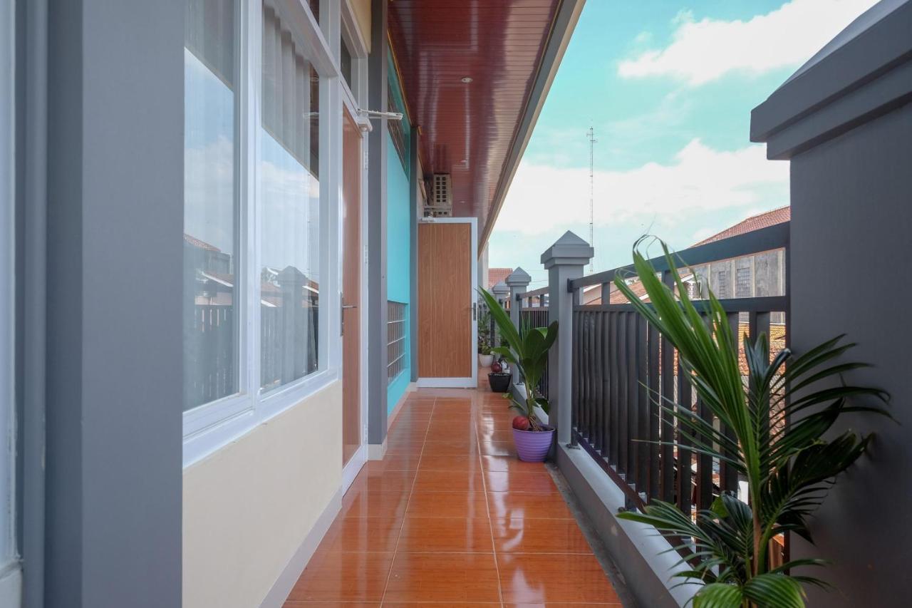 Sans Hotel Kumbang Yogyakarta By Reddoorz Esterno foto