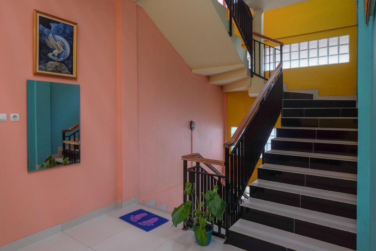 Sans Hotel Kumbang Yogyakarta By Reddoorz Esterno foto