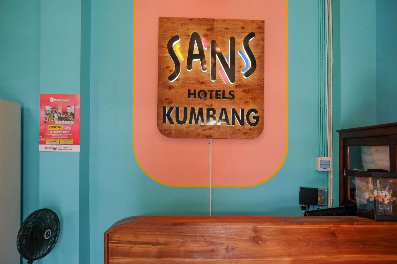 Sans Hotel Kumbang Yogyakarta By Reddoorz Esterno foto