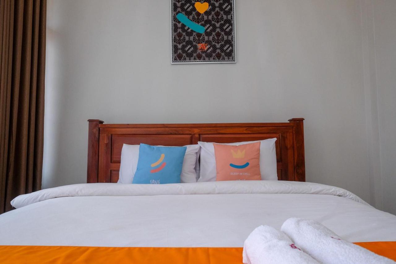 Sans Hotel Kumbang Yogyakarta By Reddoorz Esterno foto